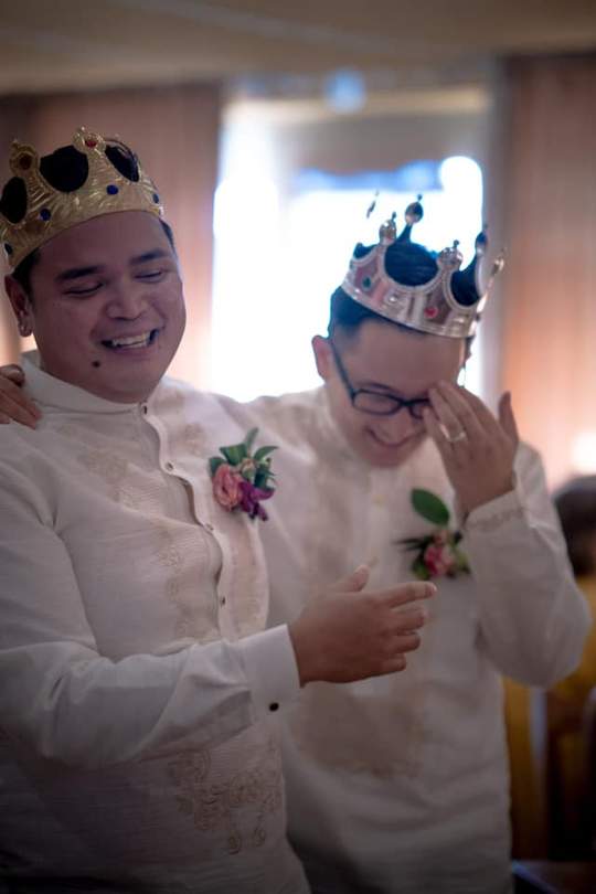 What is a barong tagalog