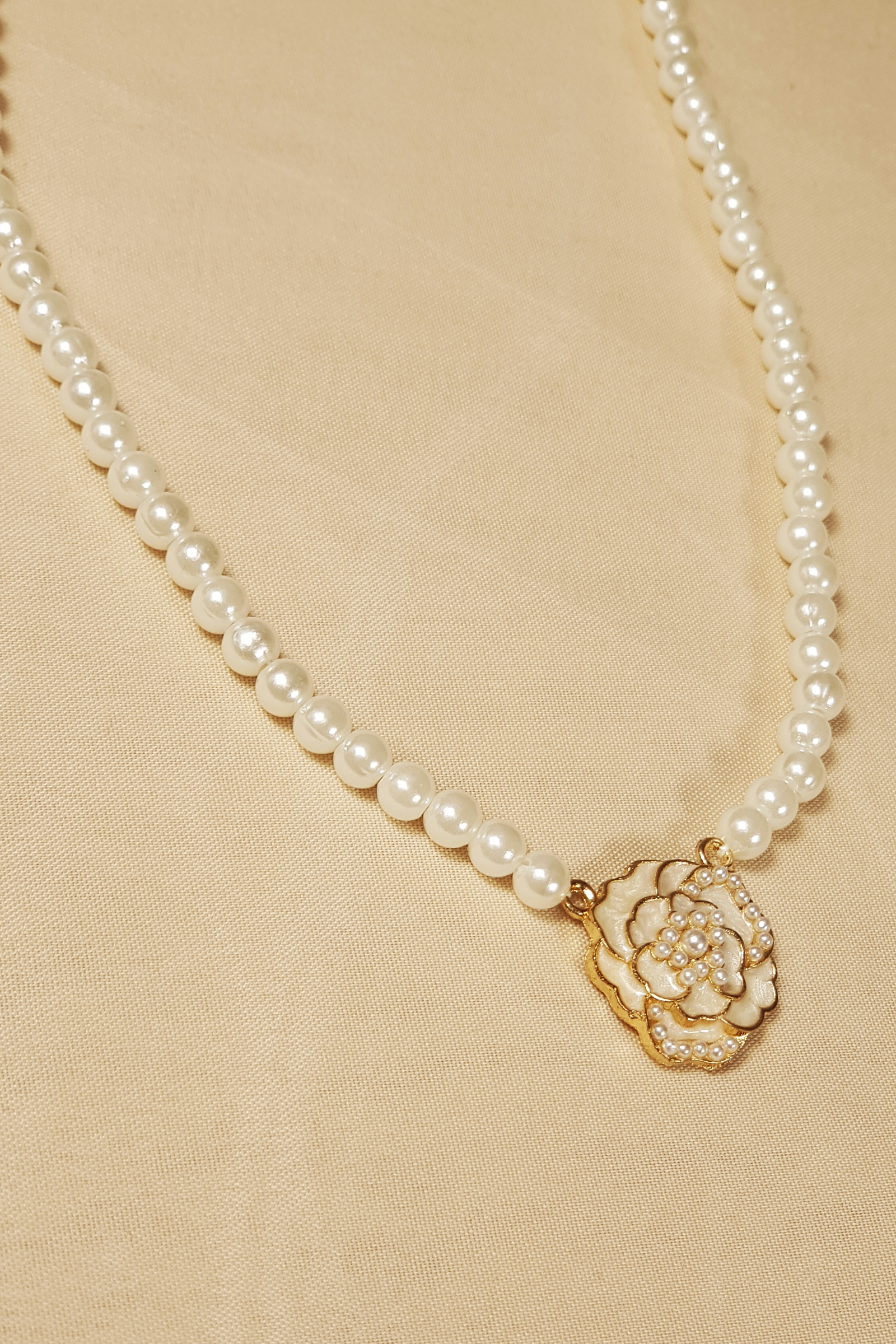 Elegant Floral Pendant Pearl Necklace I Philippine Accesories